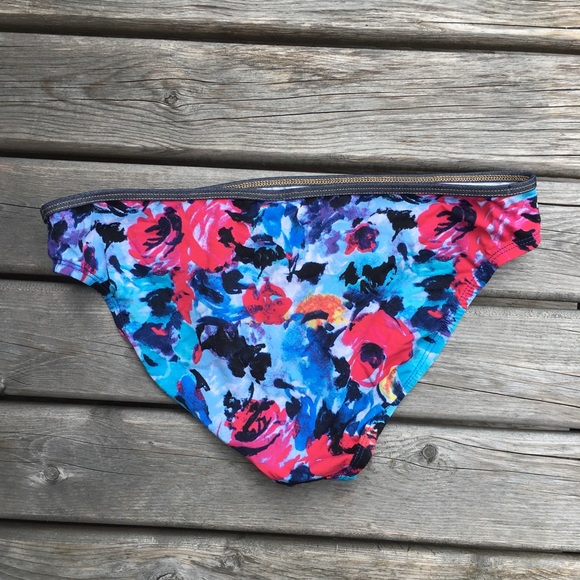 Kenneth Cole Reaction Bikini Bottoms - Picture 4 of 4